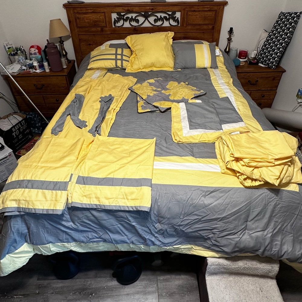 Grey and yellow comforter set